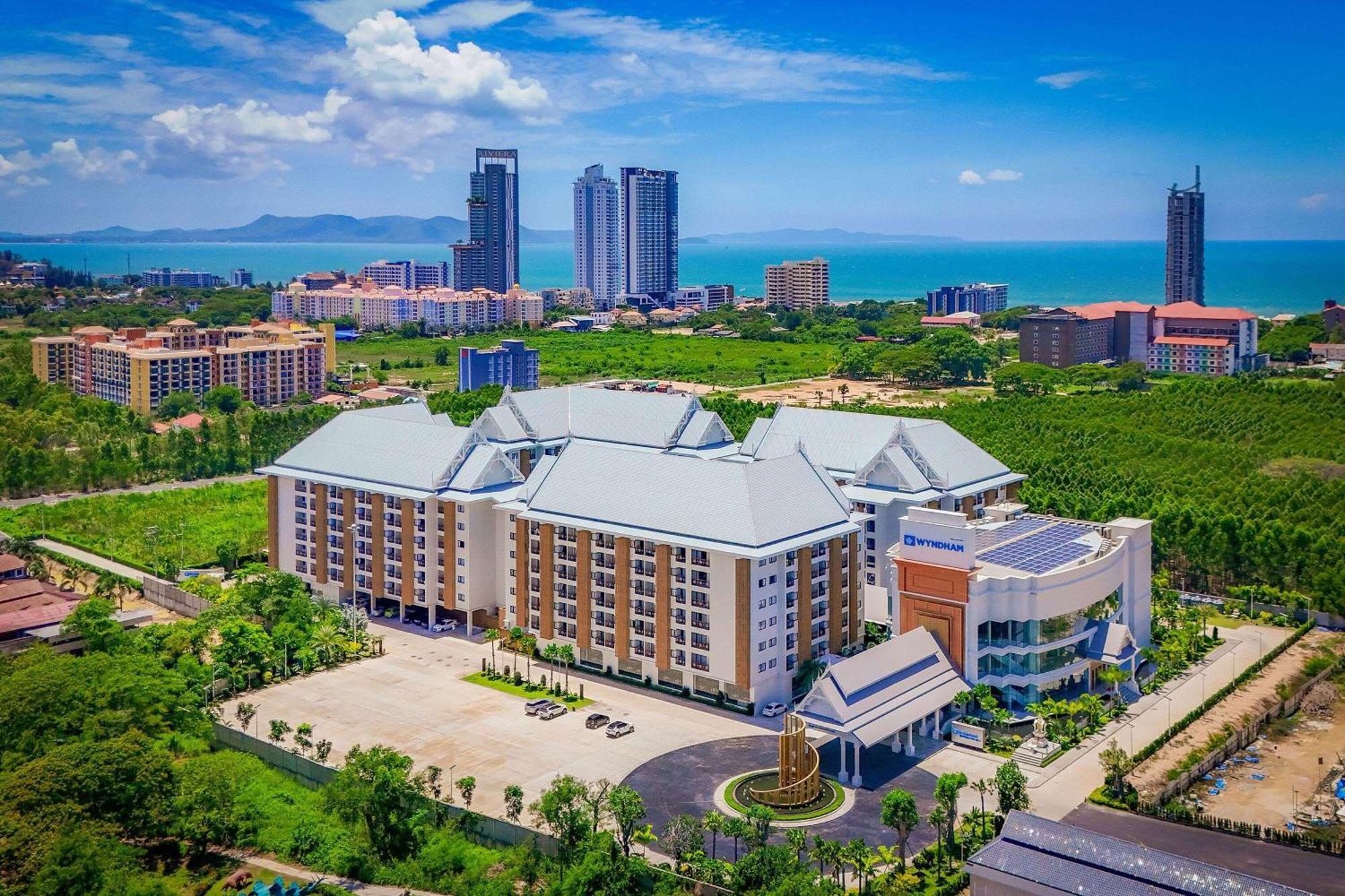 Wyndham Jomtien Pattaya Hotel Na Chom Thian Buitenkant foto