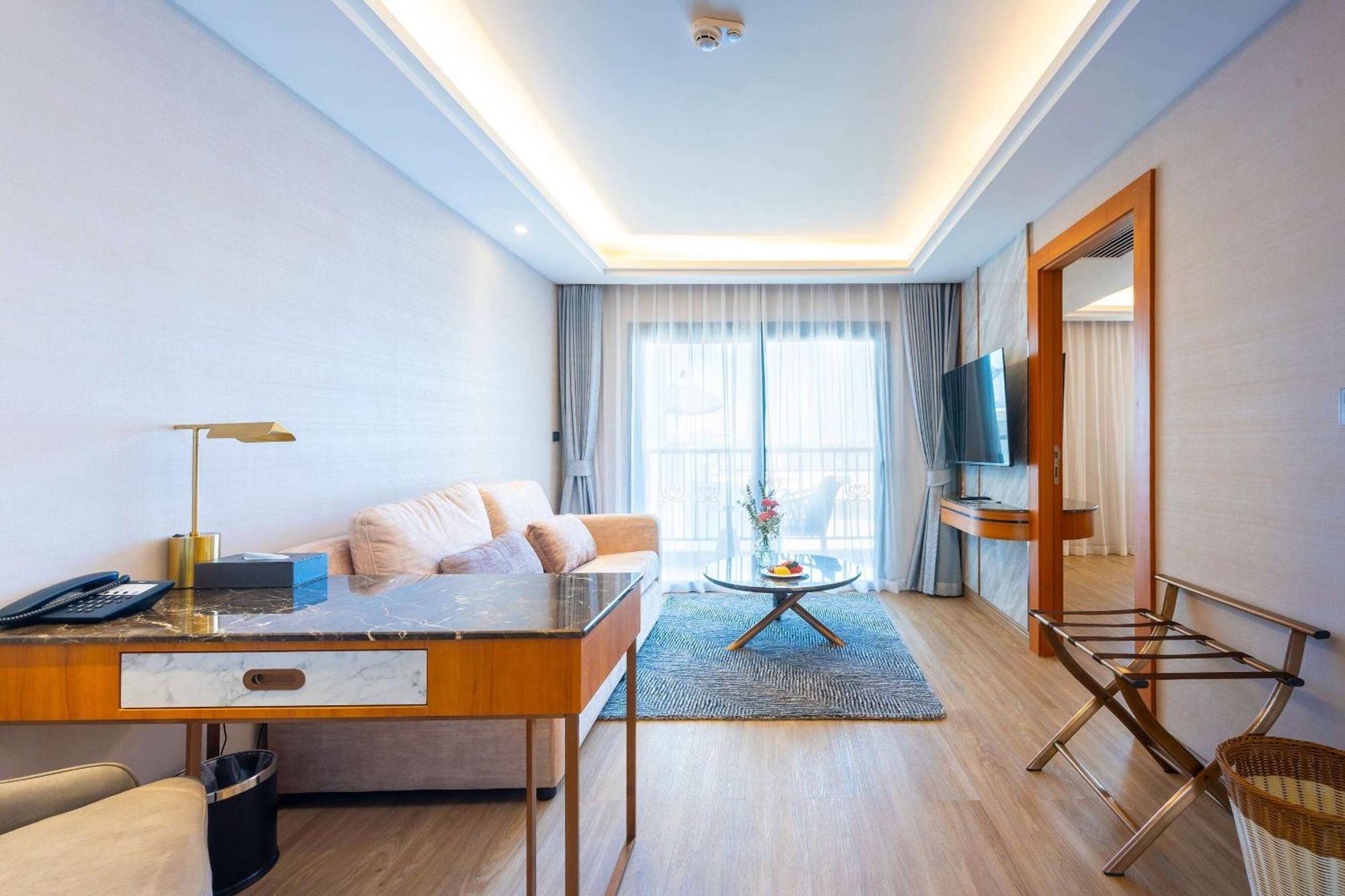 Wyndham Jomtien Pattaya Hotel Na Chom Thian Buitenkant foto