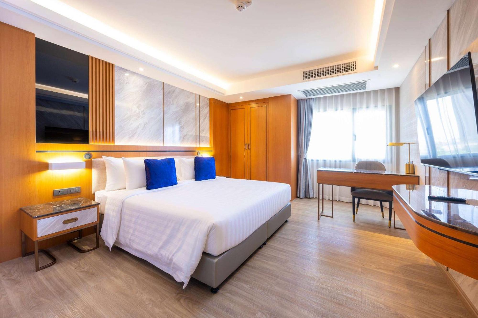Wyndham Jomtien Pattaya Hotel Na Chom Thian Buitenkant foto