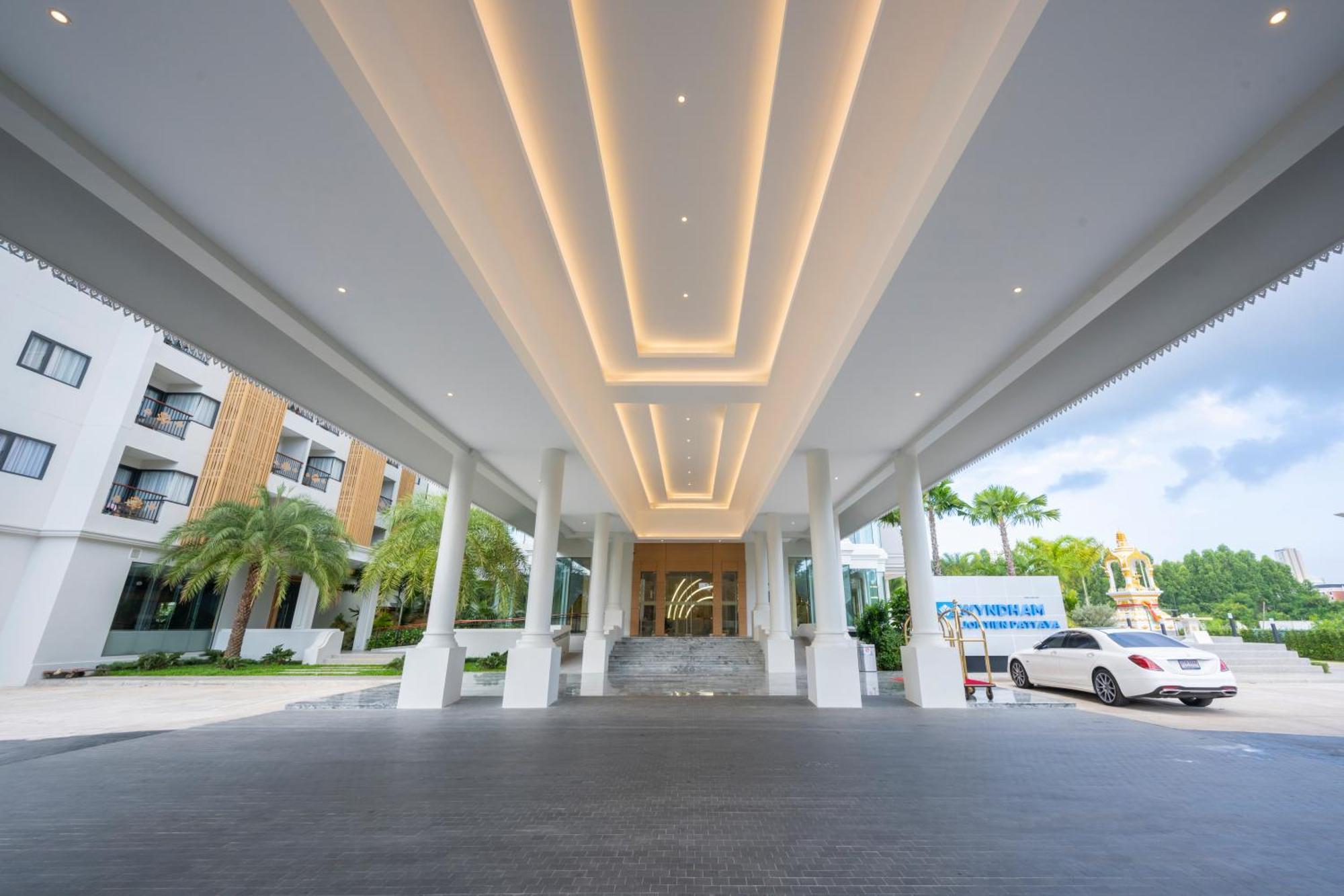 Wyndham Jomtien Pattaya Hotel Na Chom Thian Buitenkant foto
